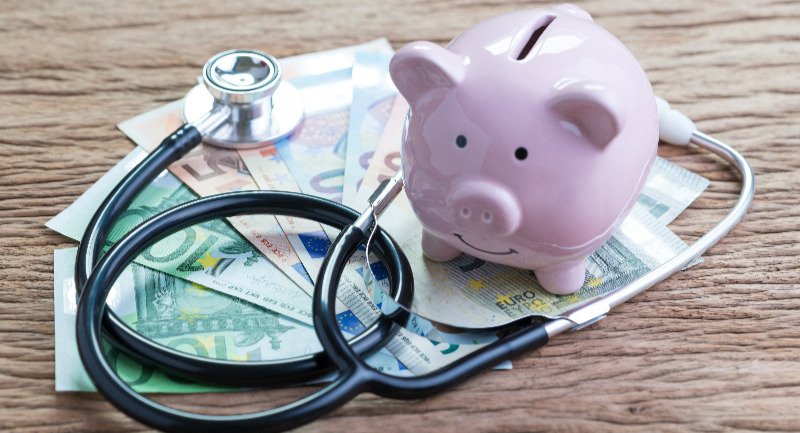Eine bKV kann für die gesamte Belegschaft oder für eine ausgewählte Gruppe abgeschlossen werden. Dadurch sind die Beiträge meist deutlich günstiger, als wenn Arbeitnehmer die Krankenzusatzversicherungen privat abschließen würden. (Foto: © Nuthawut - stock.adobe.com)
