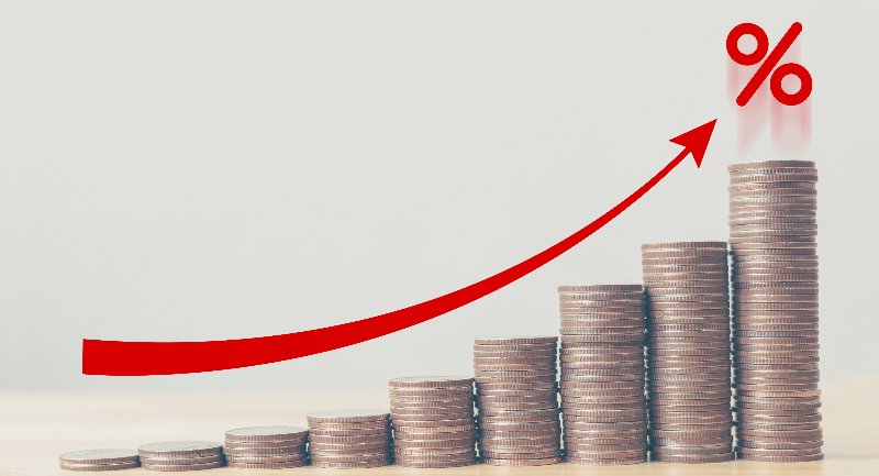 Zum Jahreswechsel dürfen sich Sparer endlich wieder über positive Nachrichten bei der Altersvorsorge freuen: Die große Mehrheit der befragten Lebensversicherer hebt die laufende Verzinsung für 2024 an – jeder fünfte sogar um einen halben Prozentpunkt oder mehr. (Foto: © Monster Ztudio – adobe.stock.com)