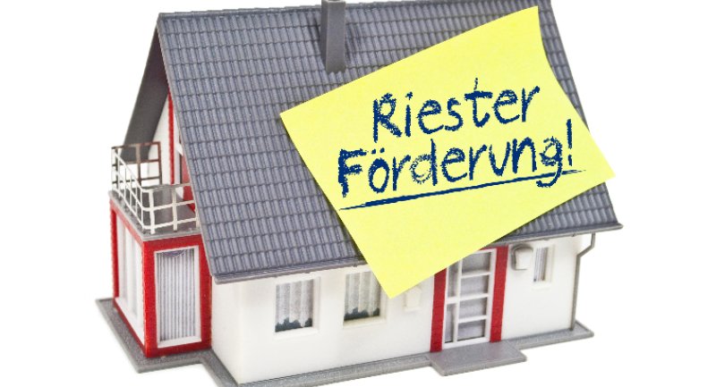 Wohn-Riester wurde als Antwort auf die abgeschaffte Eigenheimzulage geschaffen. Hauptziel ist es, dass Eigentümer einen Immobilienkredit schneller begleichen können und anschließend schulden- und mietfrei wohnen können. (Foto: © Stockwerk-Fotodesign - stock.adobe.com)
