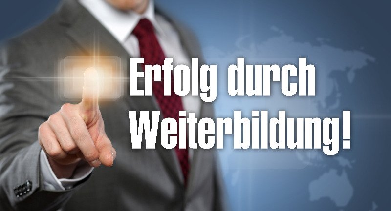 Versicherungsvermittler und –berater sowie die unmittelbar bei der Vermittlung oder Beratung mitwirkenden Beschäftigten müssen sich nach der EU-Versicherungsvertriebsrichtlinie (kurz: IDD) seit 2018 jährlich weiterbilden. (Foto: © Coloures-Pic - stock.adobe.com)