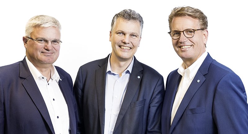 Die Vorstände der Bayerischen Thomas Heigl, Dr. Herbert Schneidemann und Martin Gräfer (v. l.) konnten für 2021 gegenüber dem Vorjahr deutlich verbesserte Geschäftszahlen in Aussicht stellen. (Foto: die Bayerische)