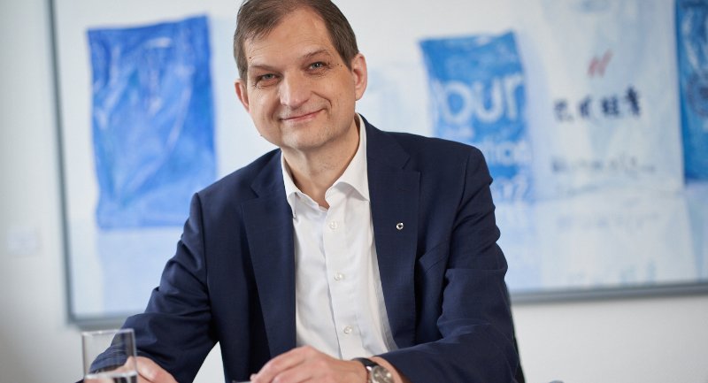 Dr. Helmut Hofmeier ist seit 2016 Mitglied des Continentale-Vorstands. Der diplomierte Mathematiker verantwortet dort das Produktmanagement und die Versicherungstechnik in den Bereichen Kranken- und Lebensversicherung. (Foto: Continentale)