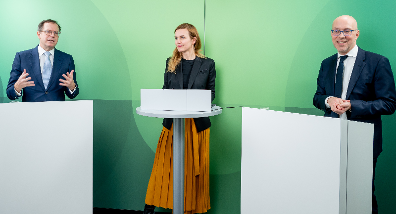 GDV-Pressekonferenz: Präsident Dr. Norbert Rollinger (links) mit Kommunikationschefin Daniela Werner und Hauptgeschäftsführer Jörg Asmussen.