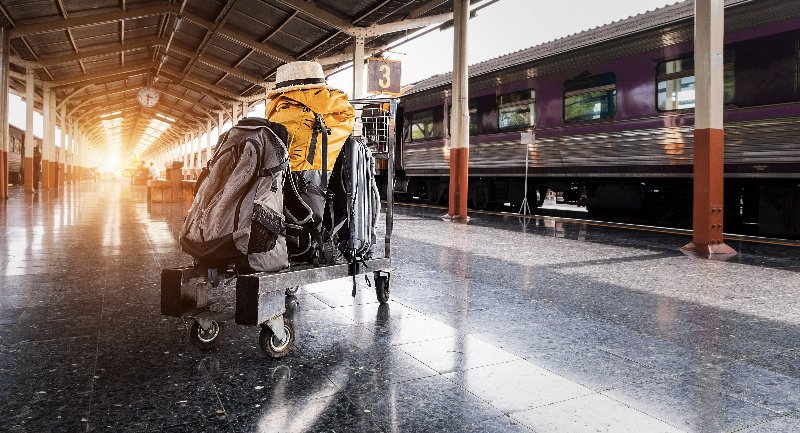 Flucht ins Ausland: 65 Prozent fürchten sich vor der Altersarmut in Deutschland. 27,4 Prozent würden deswegen sogar auswandern. (Foto: veerasak Piyawatanakul/Pexels)