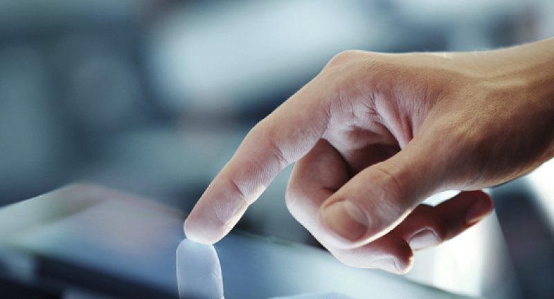 Die digitale Verwaltung der betrieblichen Altersvorsorge gehört für viele Arbeitgeber und Arbeitnehmer längst zum Standard. (Foto: peshkova/Shotshop/uniVersa)