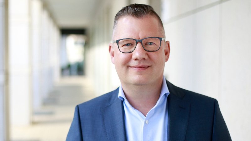 Steigt durch den Wechsel innerhalb der Branche vom Bereichsleiter zum Vorstand auf: Sascha Herwig. (Foto: Privat)