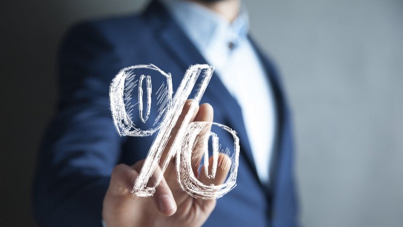 Regulierern und Verbraucherschützern sind die hohen Abschlussprovisionen seit langem ein Dorn im Auge. Die Versicherungsbranche hat sich bisher erfolgreich gegen Obergrenzen gewehrt. (Foto: © Tiko - stock.adobe.com)