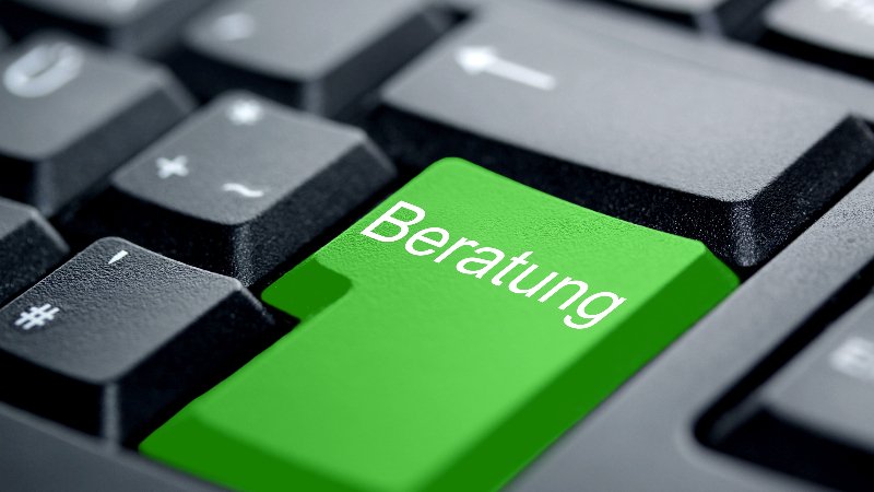 Laut einer aktuellen Studie von EY zum Umgang der Versicherungsbranche mit der ESG-Beratungspflicht führt ein Großteil der Vermittler noch keine Präferenzabfrage durch. (Foto: © IckeT - stock.adobe.com)