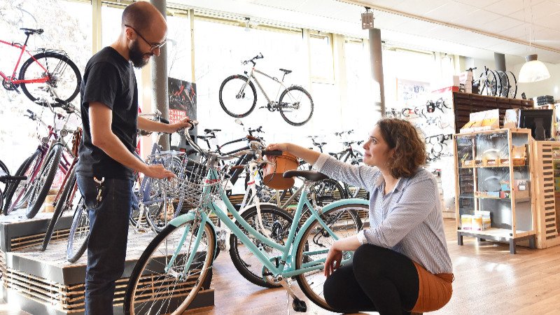 Der Fahrradhandel hat derzeit sehr viel zu tun. Das gute Geschäft bietet Potenzial für eine Ausweitung des Versicherungsschutzes. (Foto: © industrieblick - stock.adobe.com)