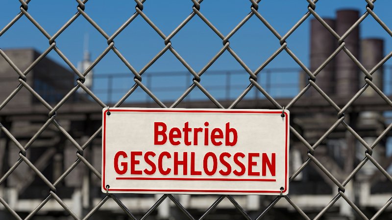 Die Schließung ganzer Branchen hat den Staat in der Corona-Pandemie finanziell massiv belastet. (Foto: © bluedesign - stock.adobe.com)