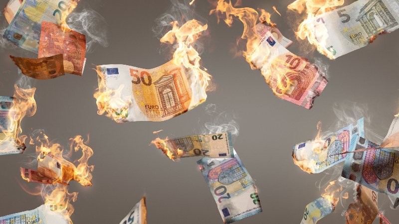 Wer in renditeschwache Produkte investiert, muss in Zeiten hoher Inflation mit massiven Kaufkraftverlusten rechnen. (Foto: © photoschmidt - stock.adobe.com)